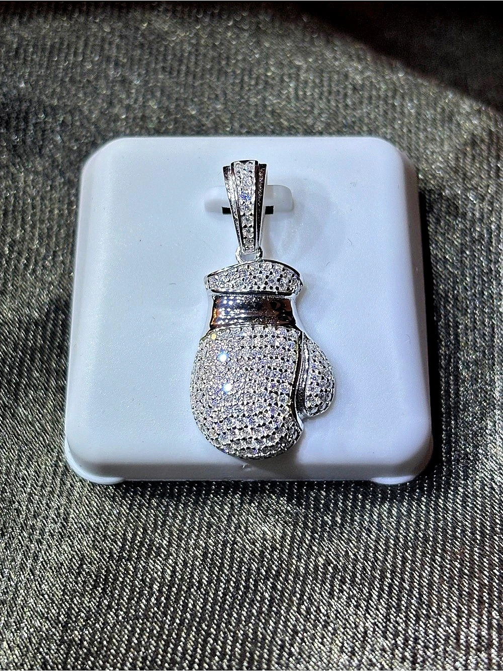 .925 Sterling Silver 1ct. VVS Moissanite Pave’ Boxing Glove - Picture 5 of 10